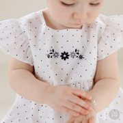 Clif 蝴蝶袖綉花圖案嬰兒上衣 